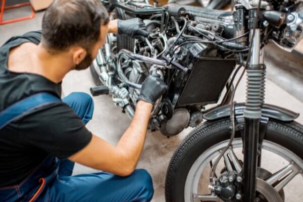 MECÁNICA, ELECTRICIDAD Y ELECTRÓNICA DE MOTOS