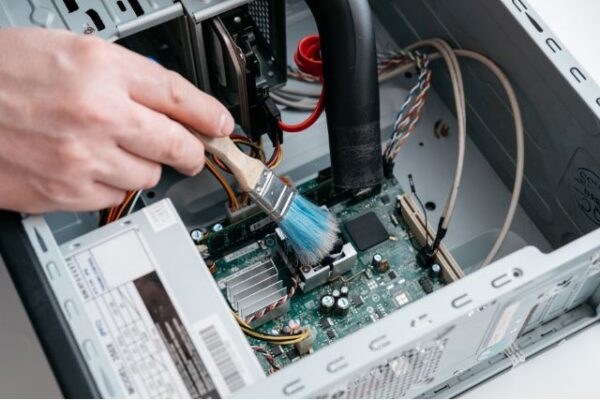 MANTENIMIENTO Y REPARACIÓN DE COMPUTADORAS